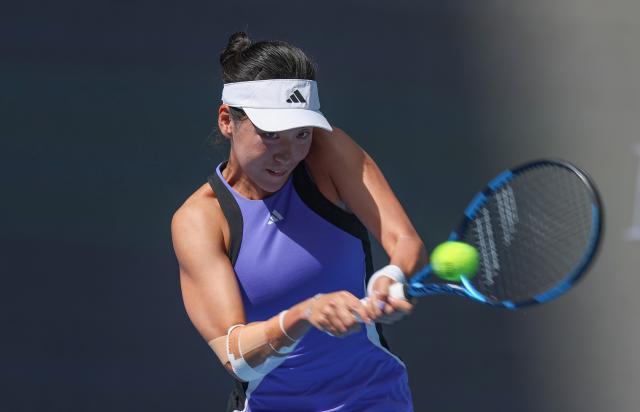 1727401672266048431.jpg (体育)(3)网球——中国公开赛开赛:王欣瑜晋级XxjpseC007142_20240925_PEPFN0A001.jpg