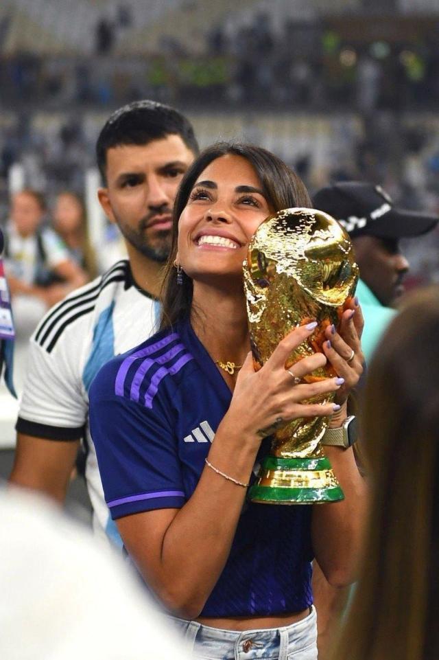 1671394631856053392.jpg FkSRB-wX0AIr271.jpg